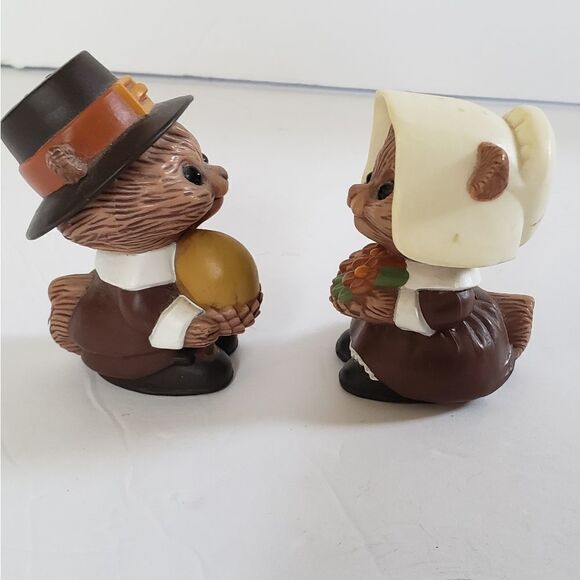 Hallmark Chipmunk Salt & Pepper Shakers - Picture 5 of 9